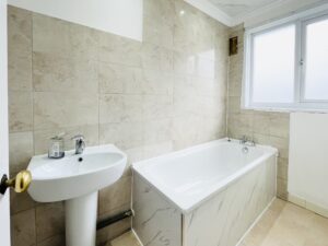 Malvern Gardens, Queensbury, HARROW, HA3